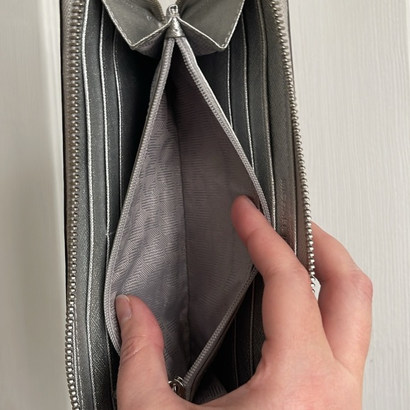 Michael Kors Long Wallet EUC - Picture 7 of 8